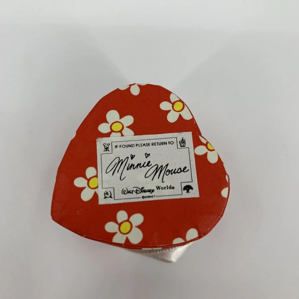WDW Disney Pin 2003 Cast Exclusive Minnie Mouse Hat in Heart Shaped Hat Box